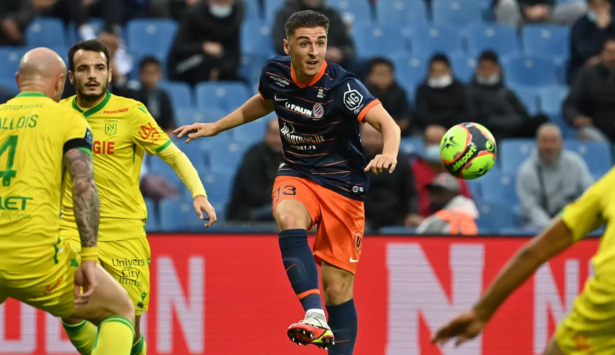 Joris Chotard telah membuat banyak orang terkesan pada musim ini di Ligue 1. Pemuda 20 tahun mampu tampil gemilang sebagai geladang Montpellier HSC. Chotard juga memiliki catatan 2123 menit bermain dengan 27 penampilan. (AFP/Pascal Guyot)