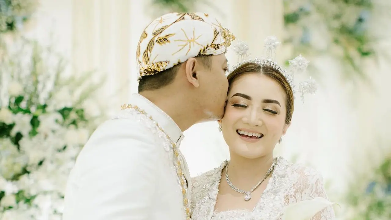 [Fimela] Pernikahan Kiki Amalia dan Agung Nugraha