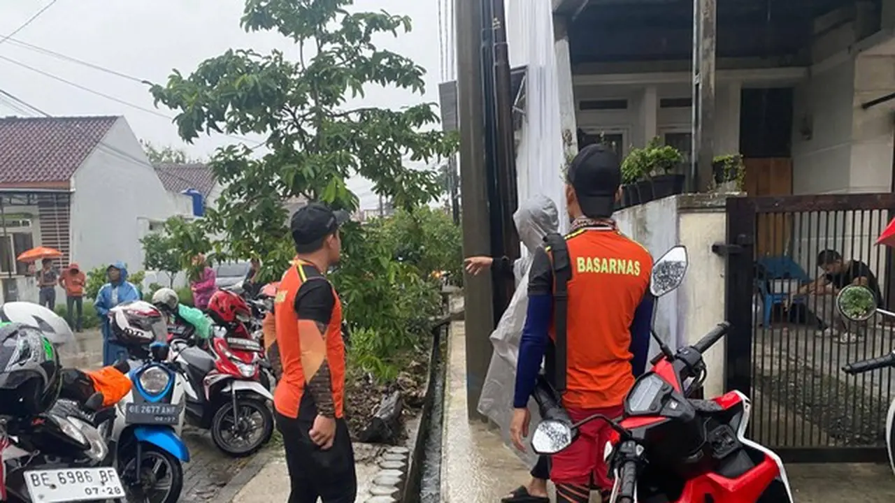 Tim Basarnas Bandar Lampung masih mencari keberadaan korban. Foto (Istimewa)