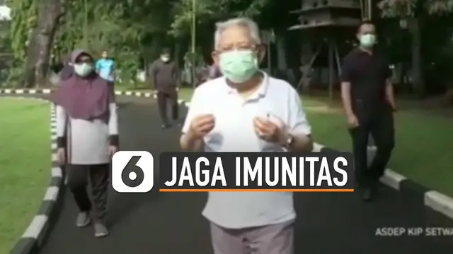 Wabah virus Corona membuat masyarakat saat ini lebih menjaga kesehatan dan kebersihan. Salah satunya Wapres Ma'ruf Amin yang melakukan olahraga untuk menjaga imunitasnya.