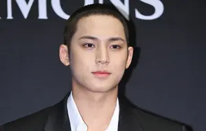 Mingyu SEVENTEEN Pamer Gaya Rambut Baru Jelang Wamil
