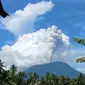 Gunung Ibu yang ada di Pulau Halmahera, Maluku Utara, meletus meluncurkan abu vulkanik setinggi 1.000 meter dari kawah. (Liputan6.com/ Dok PVMBG)