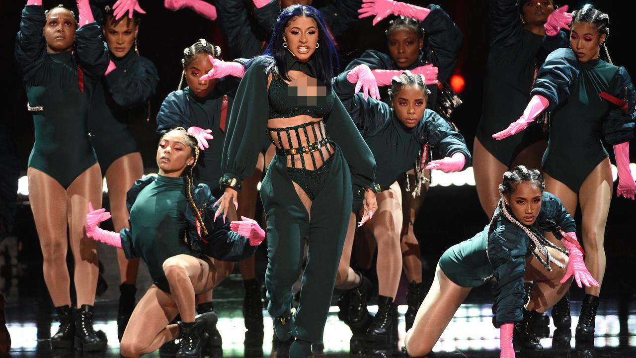 Penampilan Seksi Cardi B di Panggung BET Awards 2019