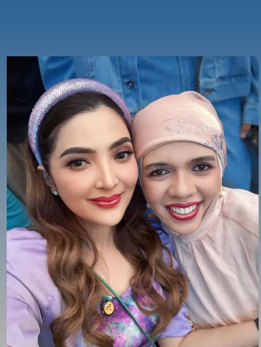 Dua besan Ashanty dan Geni Faruk hadiri ulang tahun Azura Atta yang jadi cucu keduanya. Keduanya terlihat akrab meski tanpa kehadiran Reza Artamevia [@ashanty_ash]