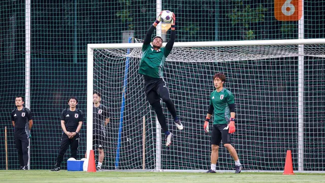 Saingi Chelsea, Manchester United Lirik Kiper Jepang untuk Gantikan Andre Onana
