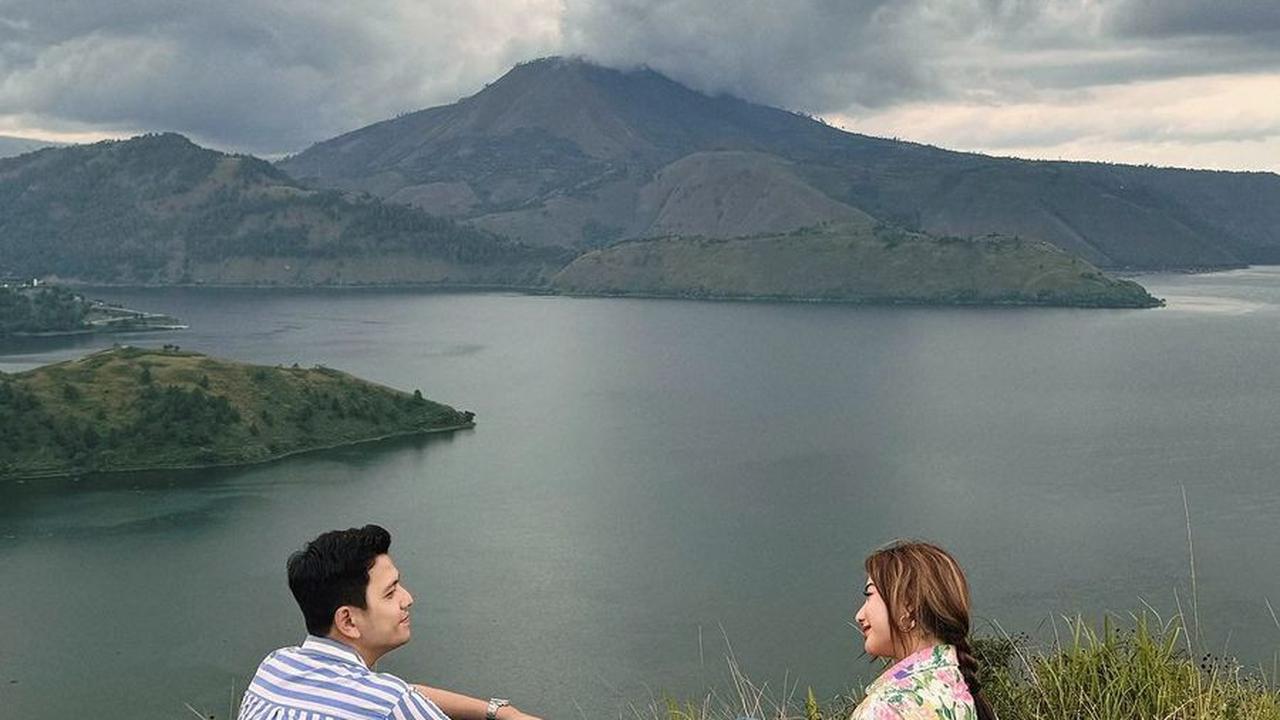 Sebagai salah satu couple goals favorit netizen, Glenca dan Rendi memang selalu menarik perhatian.&nbsp;