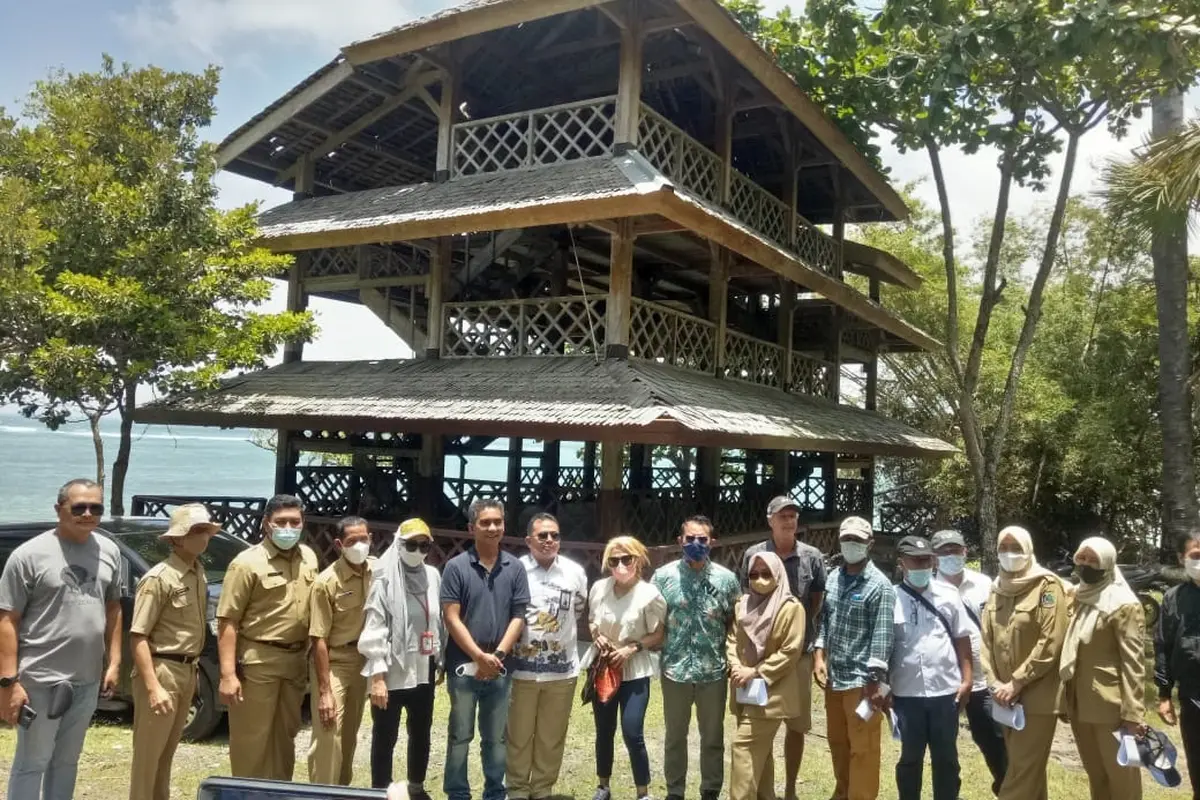 Tim dari Kemenko Marves Tinjau G-land Banyuwangi jelang pelaksanaan lomba selancar dunia. (Istimewa)