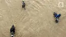 Banjir tersebut merupakan kiriman dari wilayah Bogor melalui Kali Cileungsi. (Liputan6.com/Herman Zakharia)