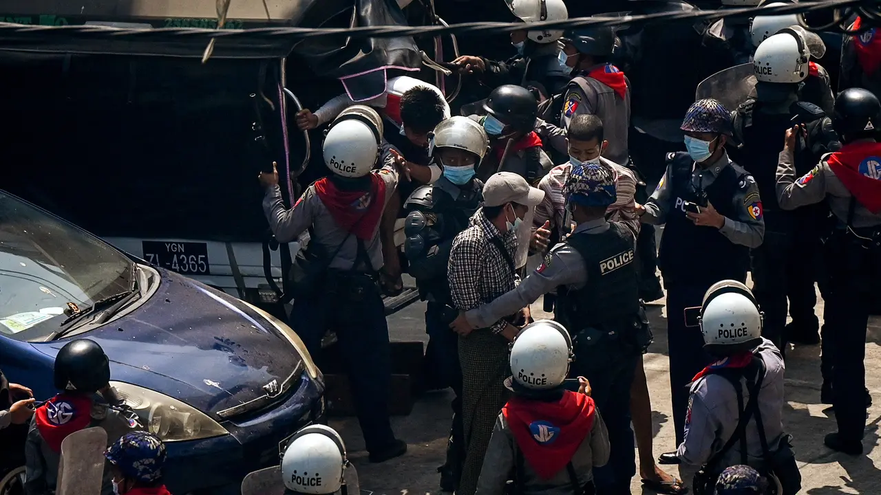 Polisi tangkap pengunjuk rasa anti kudeta militer Myanmar