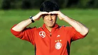 Joachim Low Latih MU Musim Depan ?