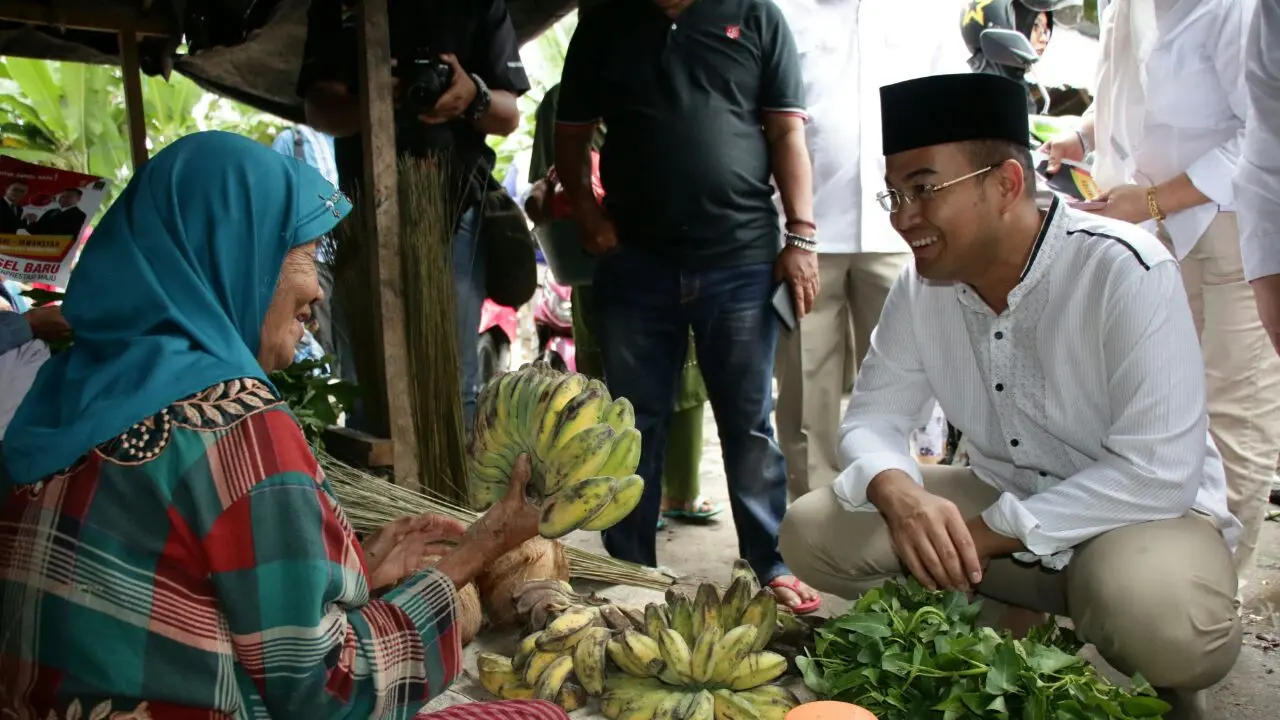 Disebut Mirip Anies Baswedan, Cawagub Irwansyah Diidolakan Emak-emak