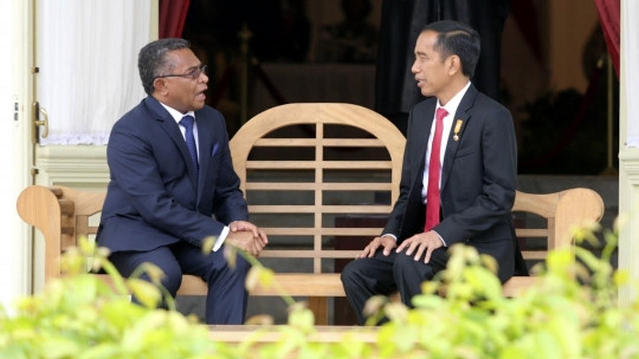 Akrabnya Jokowi dan PM Timor Leste ngobrol santai di teras Istana