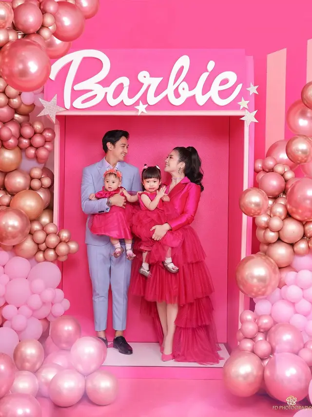Felicya Angellista dan Immanuel Caesar Hito dalam pemotretan tema Barbie (Foto: instagram @fandy_the @fdphotography90)
