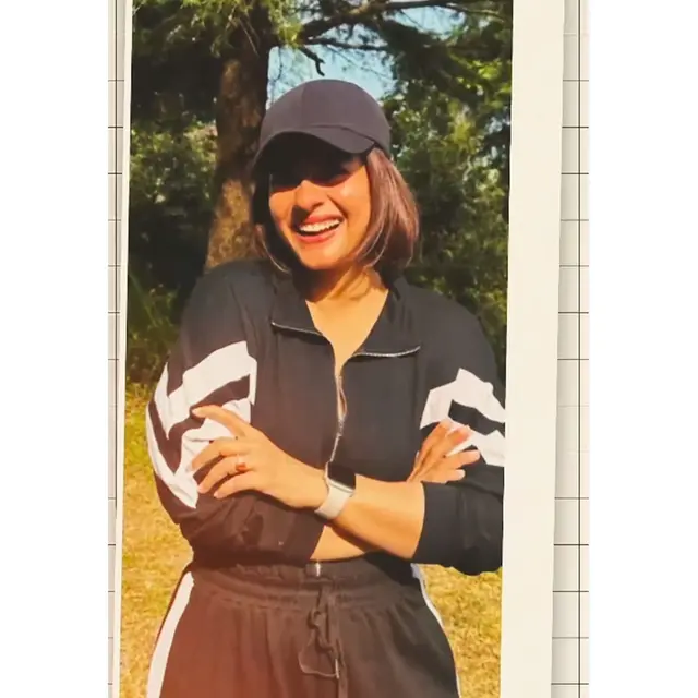 6 Potret Kajol Dandan Bak Anjali Muda, Rayakan 25 Tahun Film Kuch Kuch Hota Hai