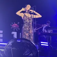 NIKI tampil jadi penutup Prambanan Jazz 2026. (KapanLagi.com/Vania Al Kautsar)