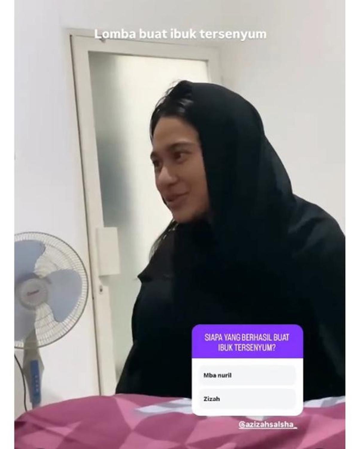 6 Potret Azizah Salsha Berbusana Serba Hitam saat Ziarah, Bertemu Pratama Arhan