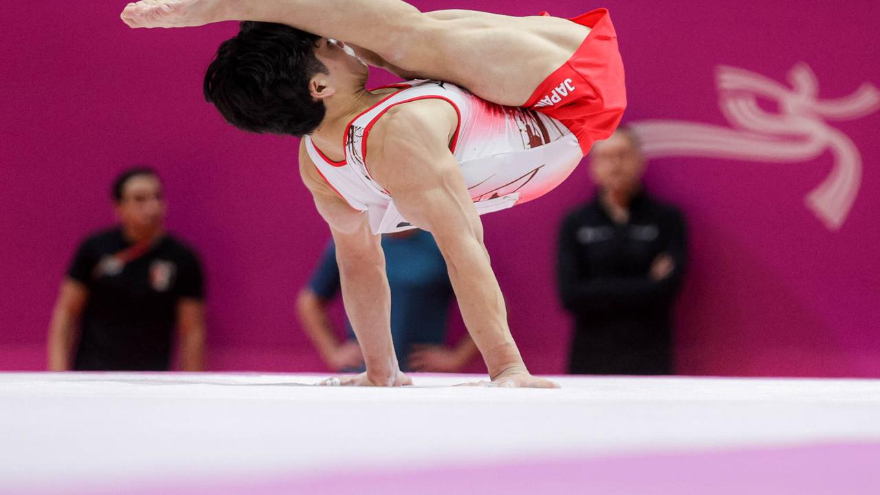 FOTO: Aksi Daiki Hashimoto Cetak Hattrick Emas di Kejuaraan Dunia Gimnastik Jakarta