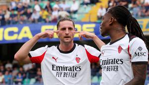 Selebrasi Adrien Rabiot dalam laga Hellas Verona vs AC Milan di Liga Italia 2025/2026, Minggu (19/4/2026). (Paola Garbuio/LaPresse via AP)