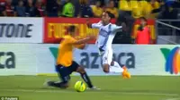 Diving Konyol Ronaldinho di Liga Meksiko