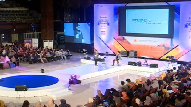 Rangkaian acara Emtek Goes To Campus (EGTC) 2016 tur di lima kota kini sampai di penghujungnya. Yakni di Kota Yogyakarta. Menteri Luar Negeri Retno Marsudi hadir sebagai salah satu pembicara inspiratif dan Gubernur Jawa Tengah, Ganjar Pranowo.