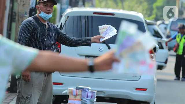 Jasa Penukar Uang Baru di Tangerang Mulai Ramai
