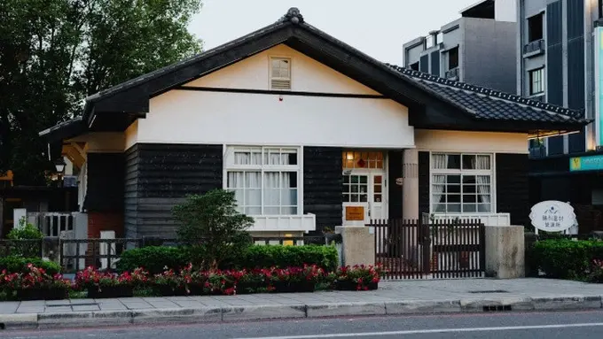 Ilustrasi Rumah Kecil Tapi Mewah (credit: po yu wu/unsplash)