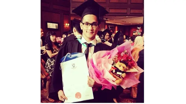 6 Potret Lawas Seleb saat Wisuda, Bikin Kagum