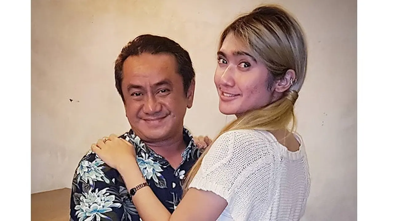 Terpaut 15 Tahun, Ini 6 Potret Mesra Revi Mariska Bareng Suami