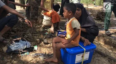 Bantauan Pemerintah Indonesia untuk Rohingya di Dhaka, Banglades, mulai disalurkan. Bantuan tersebut beri makanan, air, hingga genset.