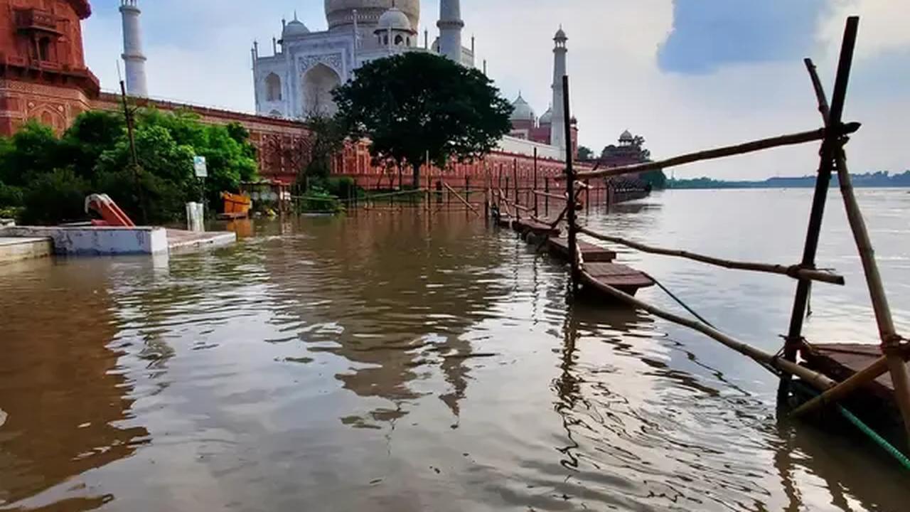 Namun demikian, di balik melesatnya pertumbuhan ekonomi India, tersimpan masalah infrastruktur yaitu buruknya sanitasi.
