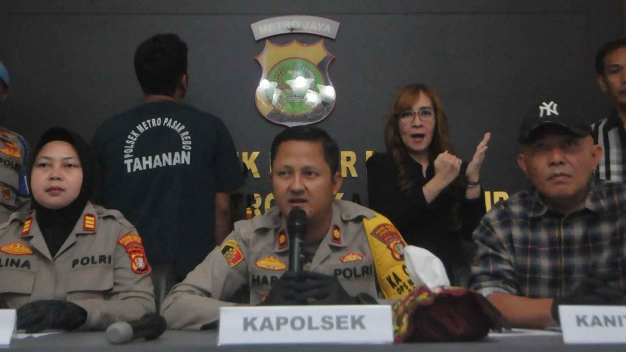 Akibat tindakan EST, korban mengalami luka bakar di sekujur tubuhnya.&nbsp;Merdeka.com/Imam Buhori