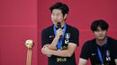 <p>Pemain Timnas Korea Selatan, Lee Kang-in memberikan sambutan saat upacara penyambutan Timnas Korea Selatan U-20 di Seoul, 17 Juni 2019. Lee Kang-in terpilih menjadi pemain terbaik pada ajang tersebut. Ia juga sukses mengantarkan Skuad Taeguk Warriors ke partai final meski harus kalah 1-3 dari Ukraina. (AFP/Jung Yeon-je)</p>