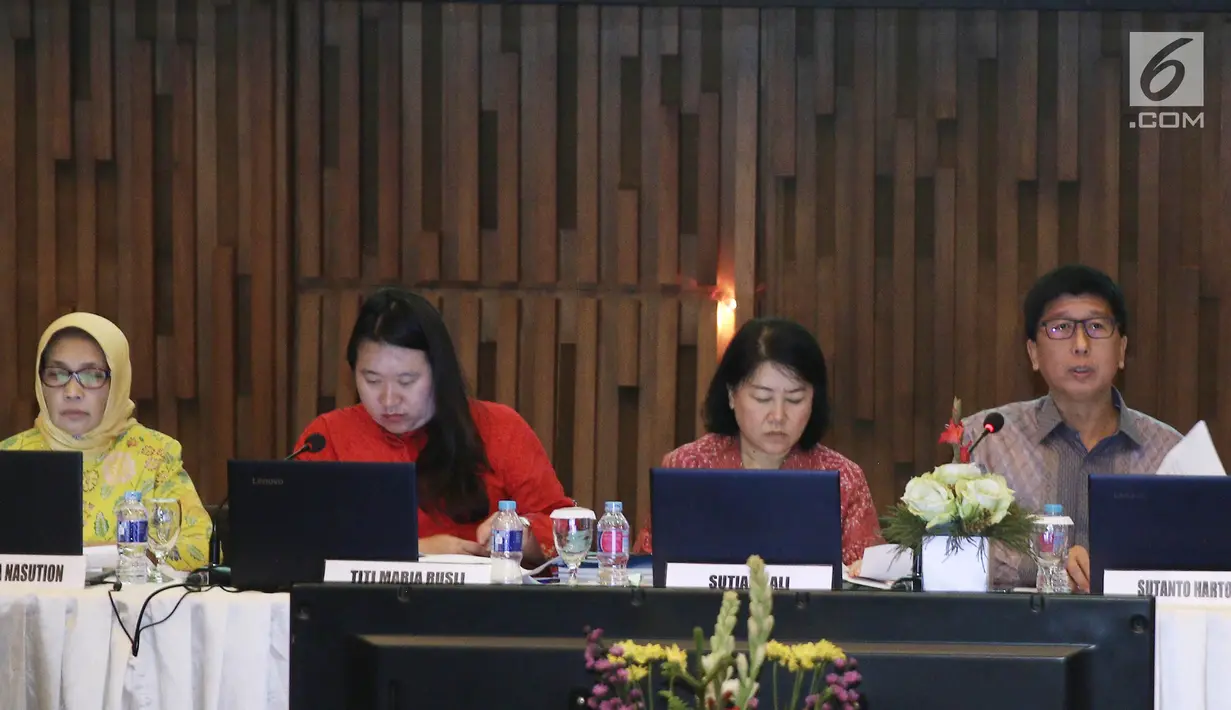 Wakil Direktur EMTEK, Sutanto Hartono (kanan) saat paparan publik PT. ELang Mahkota Teknologi, TBK di SCTV Tower, Jakarta, Senin (25/06). (Liputan6.com/Herman Zakharia)