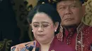 Momen yang lebih membanggakan di sini, Puan Maharani juga tampil membacakan teks proklamasi di atas podium. Bagaimana menurutmu, Sahabat FIMELA? [Foto: YouTube Sekretariat Presiden]