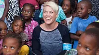 Pink di Haiti sebagai Duta UNICEF (People.com)