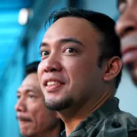 Rumah tangga pasangan Sandy Tumiwa dan Tessa Kaunang telah berakhir sejak beberapa tahun silam. Pengadilan Negeri Jakarta Selatan, Selasa (23/9/2014) resmi memutus hubungan keduanya dan menjatuhkan hak asuh pada Tessa. (Nurwahyunan/Bintang.com)