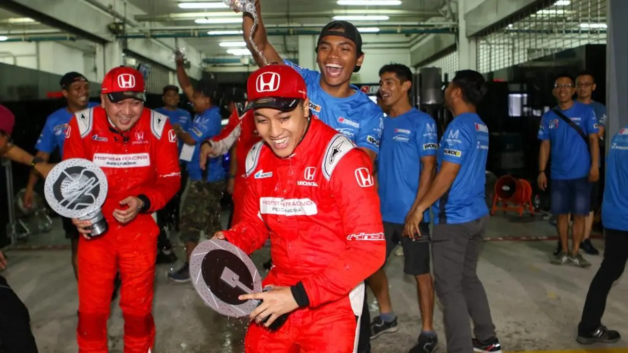 Alvin Bahar, Avila Bahar