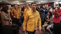 Ketua Dewan Pembina Partai Hanura Wiranto bersiap memberikan keterangan terkait kisruh Partai Hanura di Jakarta, Rabu (18/12/2019). Dalam penjelasannya, Wiranto menyatakan mundur dari Pembina Partai Hanura demi menghindari konflik dengan pengurus Partai. (Liputan6.com/Faizal Fanani)