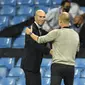 Pelatih Real Madrid Zinedine Zidane berjabat tangan dengan Manajer Manchester City Pep Guardiola usai laga leg kedua babak 16 besar Liga Champions di Etihad Stadium, Sabtu (8/8/2020) dini hari WIB.(Peter Powell / Foto Pool via AP)