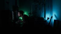 Ilustrasi begadang, bekerja sampai larut malam. (Photo by Kulik Stepan/Pexels)