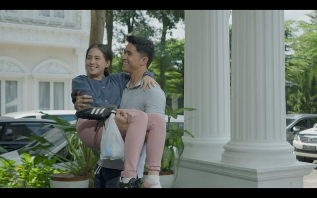 6. Gaya Yesaya Abraham Gendong Adhisty Zara