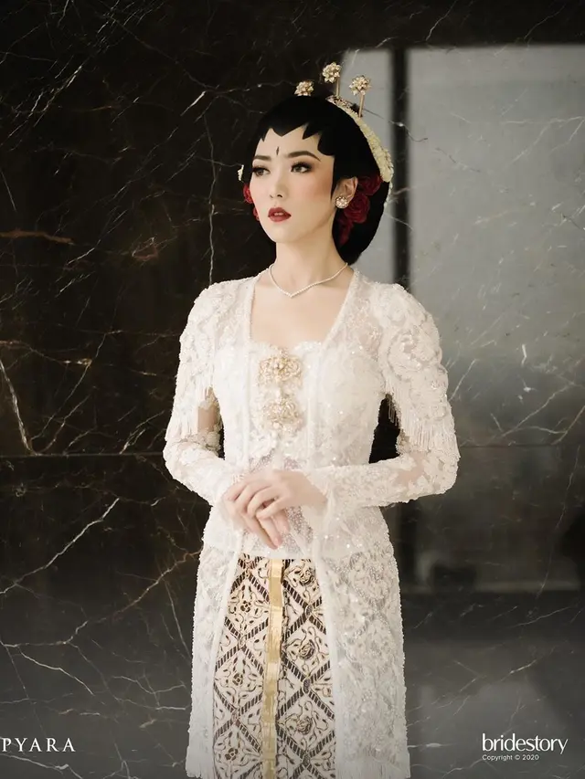 Potret Isyana menikah kenakan baju adat Jawa