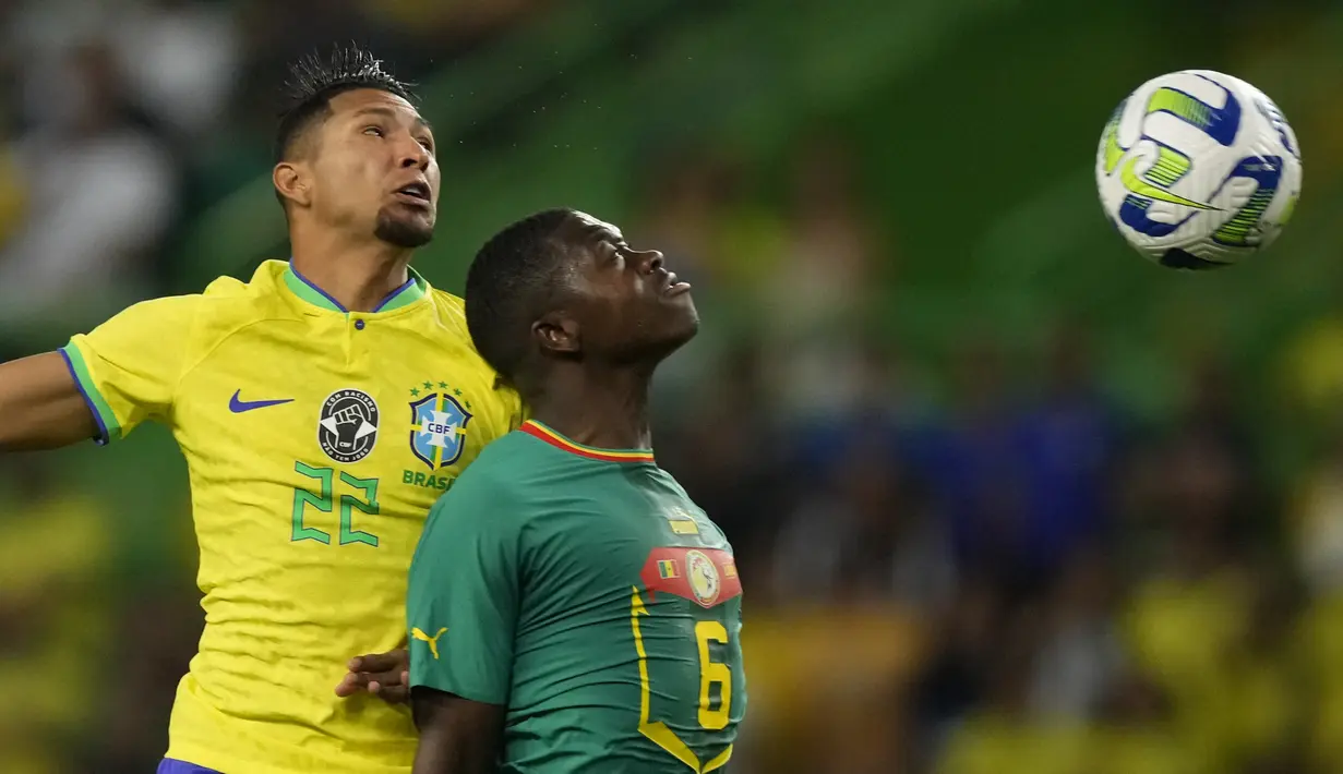Marquinhos berhasil mencetak gol setelah memaksimalkan kemelut di muka gawang. (AP Photo/Armando Franca)
