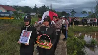 Iringan pemakaman jenasah polisi yang tewas di kamar hotel (Liputan6.com / Nefri Inge)