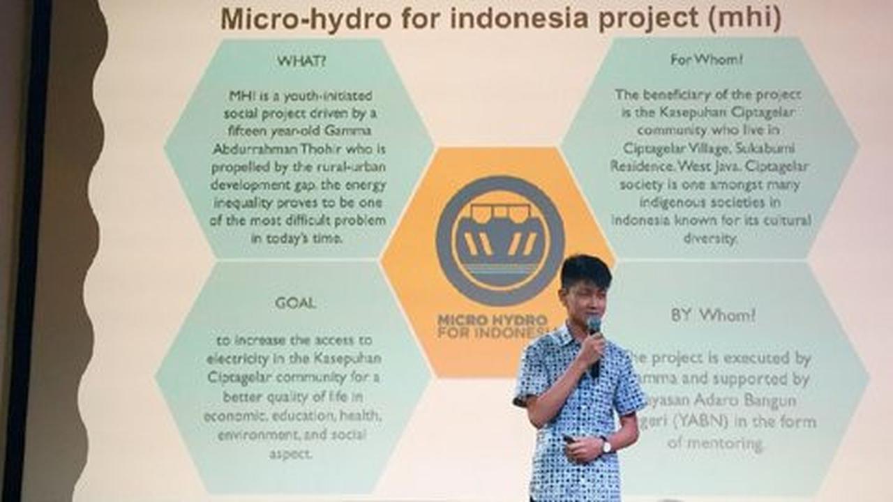 Hebatnya bocah 15 tahun bangun sumber listrik dari microhydro