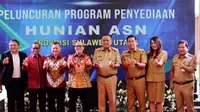 Gubernur Sulawesi Utara, Olly Dondokambey menekan perjanjian kerja sama terkait dengan program hunian Aparatur Sipil Negara (ASN) di lingkup Provinsi Sulawesi Utara dengan PT Taspen dan Bank SulutGo di Perum Puri Manado Permai, Bengkol, Mapanget, Manado, Selasa (22/08/2023). (Foto: Istimewa)