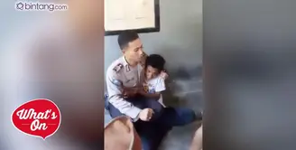 Aksi polisi lindungi bocah maling ayam dari amukan warga.