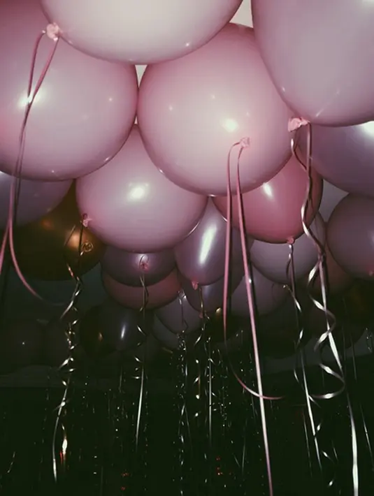 “Harry ingin menjadi orang pertama yang dilihat Kendall di hari ulang tahunnya (Kendall) dan dia (Harry) secara pribadi mengirimkan hadiah ulang tahun untuk supermodel tersebut,” ucap sumber dilaporkan Hollywoodlife.com. (Instagram/Kendalljenner)