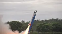 RHAN 450, menjadi salah satu dari sekian jenis roket yang diproduksi anak bangsa yang terus dikembangkan kemampuannya. (Dok Kemenhan)