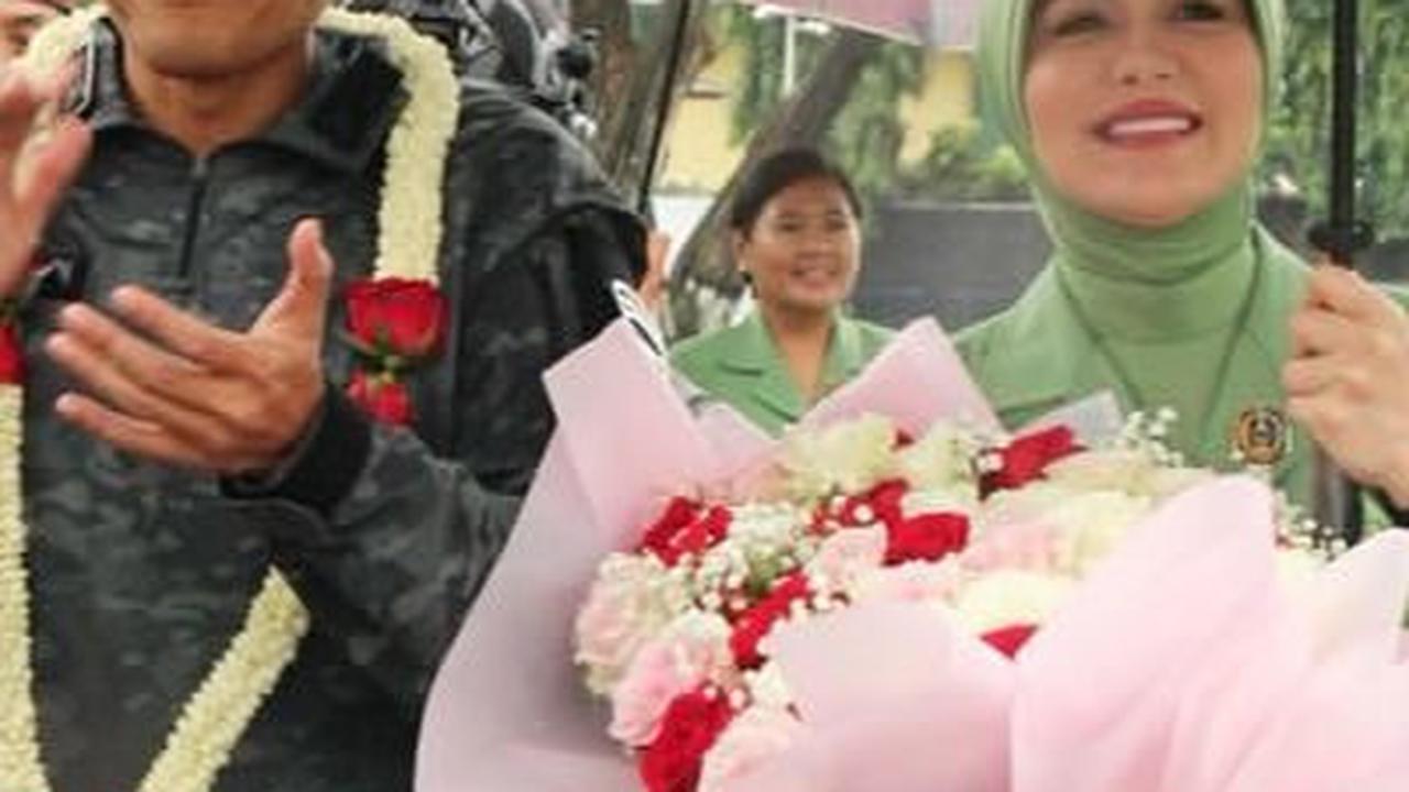 Terbaru, ia mendampingi suami di acara pelantikan Komando Pasukan Khusus (Koppassus) TNI AD. Kini, sang suami resmi dilantik sebagai Dansat-81 Kopassus. <br>